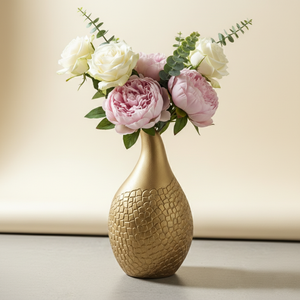 Impresionante Florero de Metal Dorado con un Patrón Texturizado Escalonado y un Diseño de Cuello Curvo Único para Decoración Moderna del Hogar - Product Image 2