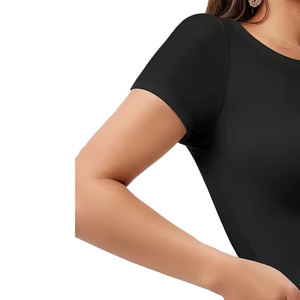 Crop top femme tendance, esthétique chic moderne, matière respirante et flexible, sans odeur, confortable à porter toute la journée. - Product Image 2