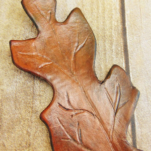 Marcapáginas de lujo de cuero con diseño de hoja de arce, con ilustraciones inspiradas en el otoño y artesanía de primera calidad a un precio razonable. - Product Image 6