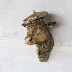 Sculpture murale originale en forme de tête de girafe dorée antique, avec lunettes et casquette, présentée sous cadre, disponible à prix de gros. - Product Image 6