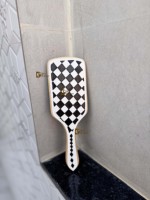 Nouvelle brosse à cheveux en bois et cuir, faite à la main par un designer, avec un motif à carreaux noir et blanc, design minimaliste