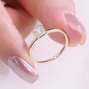 Bague en or avec moissanite taille émeraude 14K 18K, bague de fiançailles pour femme, sertie clos, solitaire, minimaliste, fine, bijoux - Product Image 3