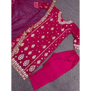 ชุดคุर्ติผ้าจอร์เจตต์ปักลายประดับเลื่อม พร้อมกางเกงและผ้าคลุมไหล่ สีชมพู - Product Image 3