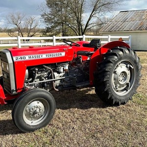 รถแทรกเตอร์ล้อยางสำหรับการเกษตร ยี่ห้อ Massey Ferguson รุ่น 2x4 MF 240 กำลัง 50 แรงม้า น้ำหนัก 2600 กิโลกรัม ใช้งานมาแล้ว 0-2000 ชั่วโมง - Product Image 4