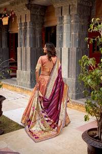 Último modelo de Lehenga Choli con bordado de organza y zari, con borde de encaje, dupatta y blusa tradicional. - Product Image 6