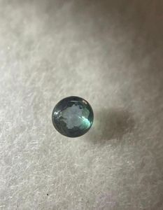 Alexandrite, pierre naturelle facettée de taille ronde, changeant de couleur. - Product Image 2