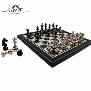 Juego de Ajedrez de Lujo en Latón con Tablero Cuadrado Negro y Plateado, Hecho a Mano, Juego de Estrategia Clásico de Mesa - Product Image 3