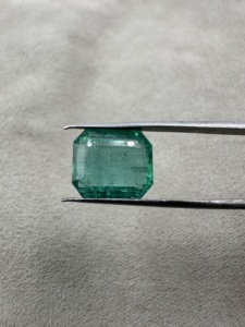 Piedra Preciosa de Esmeralda Natural, Corte Esmeralda, Verde, Suelta, 8.58 Quilates, Tamaño de Anillo - Product Image 2
