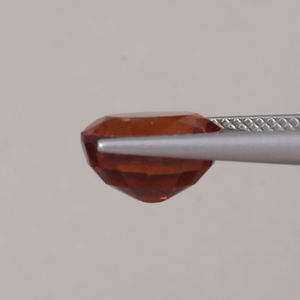 Pierre précieuse naturelle en gros Hessonite rouge, taille ovale 5,35 carats, 10,5x8,5mm, 6mm, légère |   Fabrication de bijoux certifiée IGI d'excellente qualité - Product Image 2