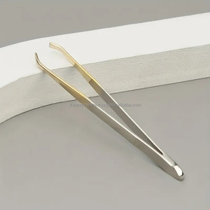 2025 Pince à épiler à sourcils avec logo personnalisé Pince à épiler incurvée à pointe fine en or rose de haute qualité pour la vente en gros - Product Image 3