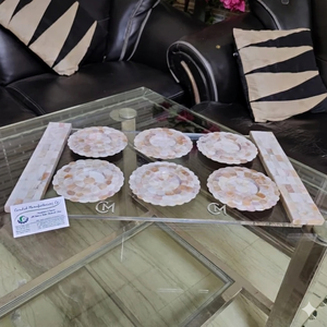 Artículos Coleccionables Creativos y Culturales: Bandeja de Acrílico de Lujo con Diseño de Nácar y Posavasos de Plataforma Natural - Product Image 1