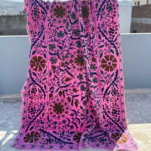 Edredón de Terciopelo Suzani Hecho a Mano, Ecológico, para las Cuatro Estaciones, Suave para la Piel, con Bordado Floral, Cubrecama Decorativo Estilo Boho - Product Image 3