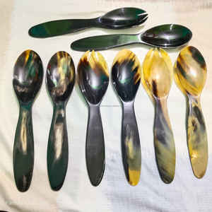 Ensemble de cuillères à salade en corne de bœuf véritable, fabriquées à la main, ustensiles de cuisine naturels à prix avantageux - Product Image 4