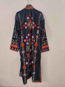 Chaqueta Larga de Terciopelo Bordada con Motivos de Ojo Turco, Corazón y Amor, Estilo Boho, Hecha a Mano, Arte Folclórico, Prenda Distintiva - Product Image 6
