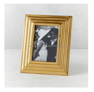 Cadre photo en aluminium de conception moderne Cadre photo en métal à bordure élégante unique disponible à un prix abordable - Product Image 1