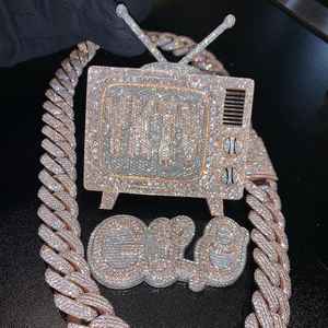 Colgante de letra con radio FM de moissanita VVS con incrustaciones de circonitas, de plata 925, estilo Hip Hop, bilingüe, joyería de moda, colgante inicial de dos tonos - Product Image 1