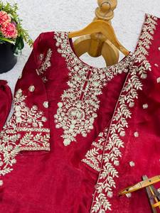 Ensemble de robe de mariée indienne pakistanaise traditionnelle pour femmes, en soie rouge brodée, longueur au sol, coupe régulière, extensible, vêtements ethniques pour adultes - Product Image 6
