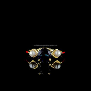 Anillo de compromiso chapado en oro amarillo de 10K y 14k sólido con zafiro moissanita redondo de 3 quilates y anillo de bodas de diamantes de perlas naturales - Product Image 1