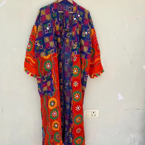 ชุดกิโมโนลายการ์ตูนพิมพ์ลายด้วยมือ ดีไซน์ไม่ซ้ำใคร ชุดนอนผ้าฝ้าย 100% คอวี เอวยางยืด สำหรับฤดูร้อน - Product Image 1