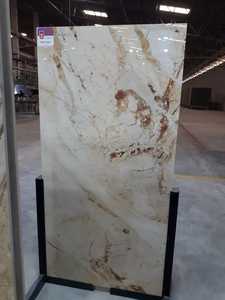 Losas de porcelana Onyx Soft Stone con acabado blanco de 80x160cm, baldosas de porcelana Onyx White brillantes de gran tamaño, baldosas GVT y PGVT. - Product Image 6