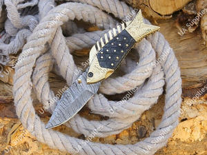 Couteau de pêche pliable professionnel en acier Damas UA Supplies, 58 HRC, ultra-affûté, manche en bois et laiton, lame à pointe tombante, faible MOQ - Product Image 3