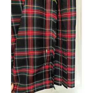 Falda Maxi Cruzada de Tartán Rojo y Negro con Hebilla de Cuero Estilo Royal Stewart para Mujer - Product Image 3