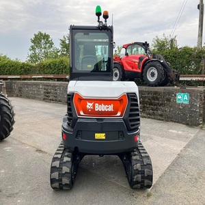 Excavatrice professionnelle Bobcat E60 conçue pour le creusement précis, le terrassement, le nivellement, l'aménagement paysager et les travaux utilitaires. - Product Image 6
