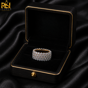 Anillo de Eternidad de Cinco Hileras con Diamantes Cultivados en Laboratorio, Color DEF, Corte Brillante, Oro Sólido, Banda Ancha Pavimentada, 1.5mm, Claridad VVS2 | - Product Image 3