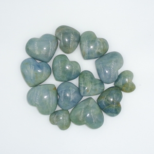 Cœur de cristal d'aigue-marine naturelle Chakralume, poli à la main, pierre précieuse bleue pour la méditation, le Reiki, la guérison énergétique des chakras, la spiritualité et la décoration intérieure - Product Image 1