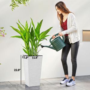 Set di 3 Fioriere da Esterno Bianche da 22,8 Pollici con Finitura Effetto Pietra, Ruote, Design Conico Impilabile e Foro di Drenaggio per Fiori e Piante - Product Image 3