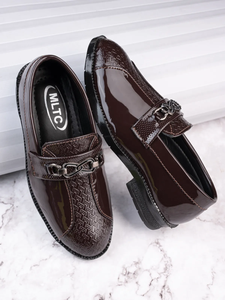 Mocassins à chaîne en cuir verni marron foncé de qualité supérieure pour garçons – Chaussures élégantes et confortables pour occasions formelles - Product Image 6