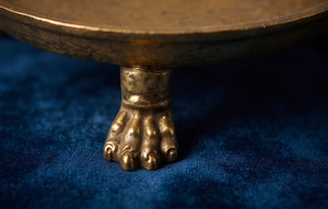 Plateau en métal texturé à pieds griffes pour cuisine et salle à manger, article de vaisselle, fournisseur pour commandes en gros - Product Image 5