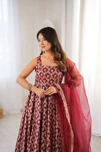 Robe Anarkali en jacquard floral marron avec dupatta, tenue de soirée de créateur, robe ethnique de mariage pour femmes - Product Image 3