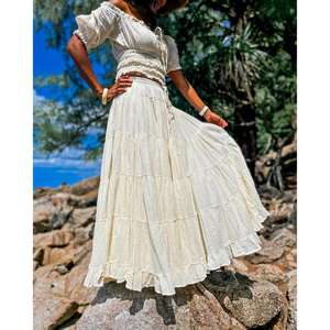 Ensemble coordonné bohème pour femme : haut court smocké à épaules dénudées et jupe longue évasée à volants – Idéal pour la plage, les stations balnéaires et les festivals - Product Image 2