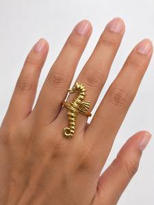 Anillo Personalizado Chapado en Rodio con Diseño Escultural de Caballito de Mar, Anillo de Cóctel con Motivo Animal, Joyería de Moda para Mujer, Lujo, Vacaciones en la Playa - Product Image 1