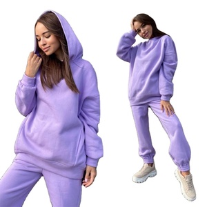 Ensemble de vêtements de détente pour femmes en deux pièces avec sweat-shirt à capuche et short personnalisés avec logo brodé, en tissu modal - Product Image 5