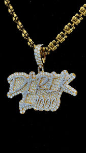 จี้ตัวอักษรมอยส์ซาไนต์สีทอง10K สองชั้นแบบกำหนดเองจี้ชื่อฮิปฮอปเพชรโมอิสสำหรับสัตว์ครึ่งนิ้ว - Product Image 3