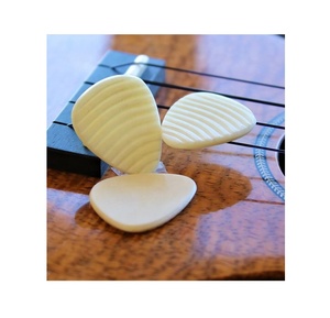 Púas de Guitarra de Hueso Natural Premium, Hechas a Mano con Acabado Liso, para Guitarra Acústica y Eléctrica, Duraderas y con Tono Cálido - Product Image 3
