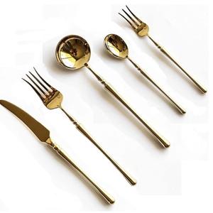 Ensemble de couverts en métal doré faits à la main de style moderne, personnalisés pour les mariages, la restauration et les fournitures de restaurants durables - Product Image 1