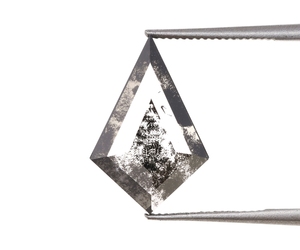 OM GEMS Diamante de laboratorio de corte fantasía Sal y Pimienta de 1.80 Ct con forma de cometa única, Diamante de laboratorio suelto personalizado de Sal y Pimienta para joyería - Product Image 4