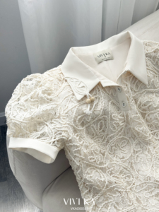 Chemisier en dentelle crème pour femme, manches courtes, col Peter Pan, manches ballon, broderie, haut peplum élégant, printemps-été ROSELLA - Product Image 6