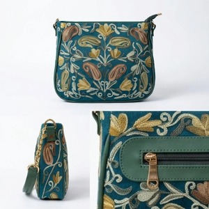 Bolso Bandolera con Bordado Sozni de Cachemira en Azul Turquesa con Paisley Dorado y Rosa - Product Image 5