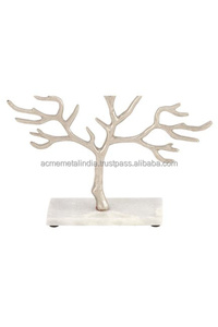 Présentoir à bijoux plaqué argent Design minimal avec plateau élégant Parfait pour l'organisation et l'affichage d'accessoires élégants - Product Image 2