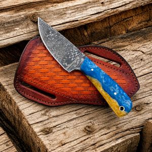 Couteau de chasse artisanal en acier Damas avec manche en résine bleue, lame fixe, fourreau en cuir - Product Image 6