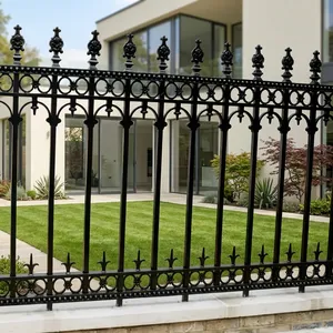 Elegante Valla de Hierro Fundido para Exteriores con Diseño Ornamental y Postes con Forma de Linterna para Uso Residencial - Product Image 1