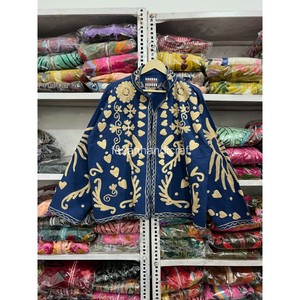 Blazer Negro Bordado para Mujer con Patrón Floral Dorado, Cuello Mao, Manga Larga, Bordado a Mano, Ropa de Abrigo Otoñal - Product Image 5