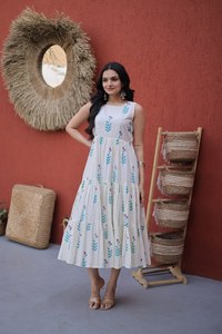 Vestido Maxi Vintage Estilo Francés para Mujer, Cuello Redondo, Manga Corta, Botones, Encaje con Cuentas, Cintura Alta, Estampado Sólido, Logotipo Frontal, Elegante - Product Image 5