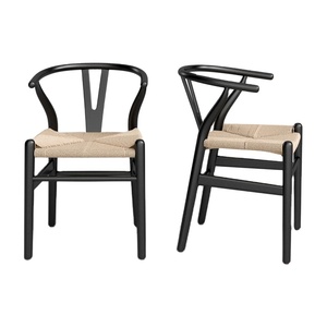 Chaise de salle à manger Margo en bois massif, fabriquée à la main avec des courbes du dossier accentuant la veine naturelle du bois de hêtre massif - Product Image 3