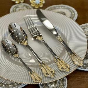 Cuillères, fourchettes et couteaux de luxe en argent plaqué, design embossé, durables, pour les occasions de mariage - Product Image 1