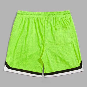 Shorts décontractés pour hommes, confortables, à motif uni, avec logo personnalisé, design personnalisable, fabriqués en satin, respectueux de l'environnement - Product Image 2